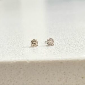 14K White Gold 0.25 tw diamond earrings